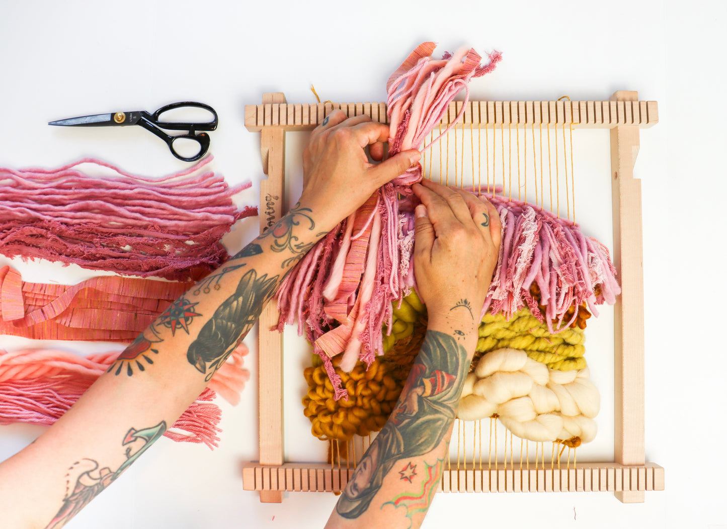 Book - The Joy of Weaving: Modern Frame Loom Projects for Beginners